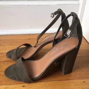 Nasty Gal Size 10 Olive Green Suede Strappy Heels